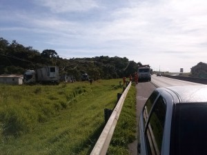 foto da rede de energia danificada na BR 277