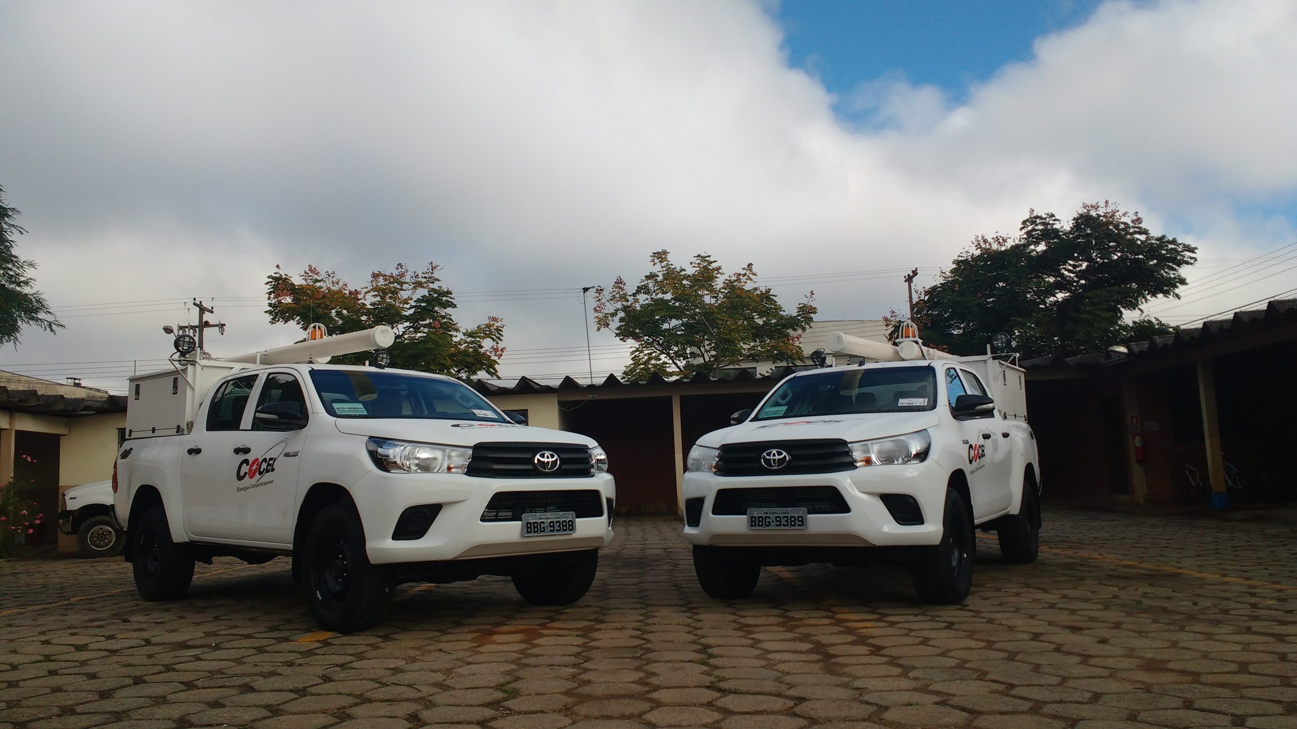 Mais duas camionetes para atender os consumidores