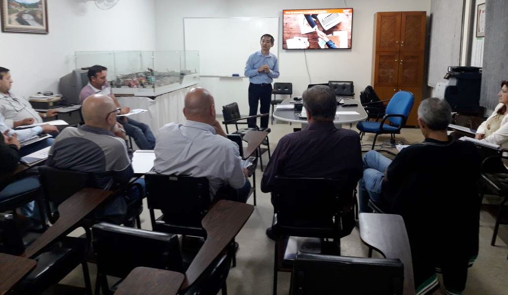 Representantes dos consumidores da Cocel participam de palestra sobre Projeto de Eficiência Energética