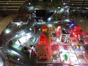 maquete da cocel mostrando funcionamento da energia no mundo senai