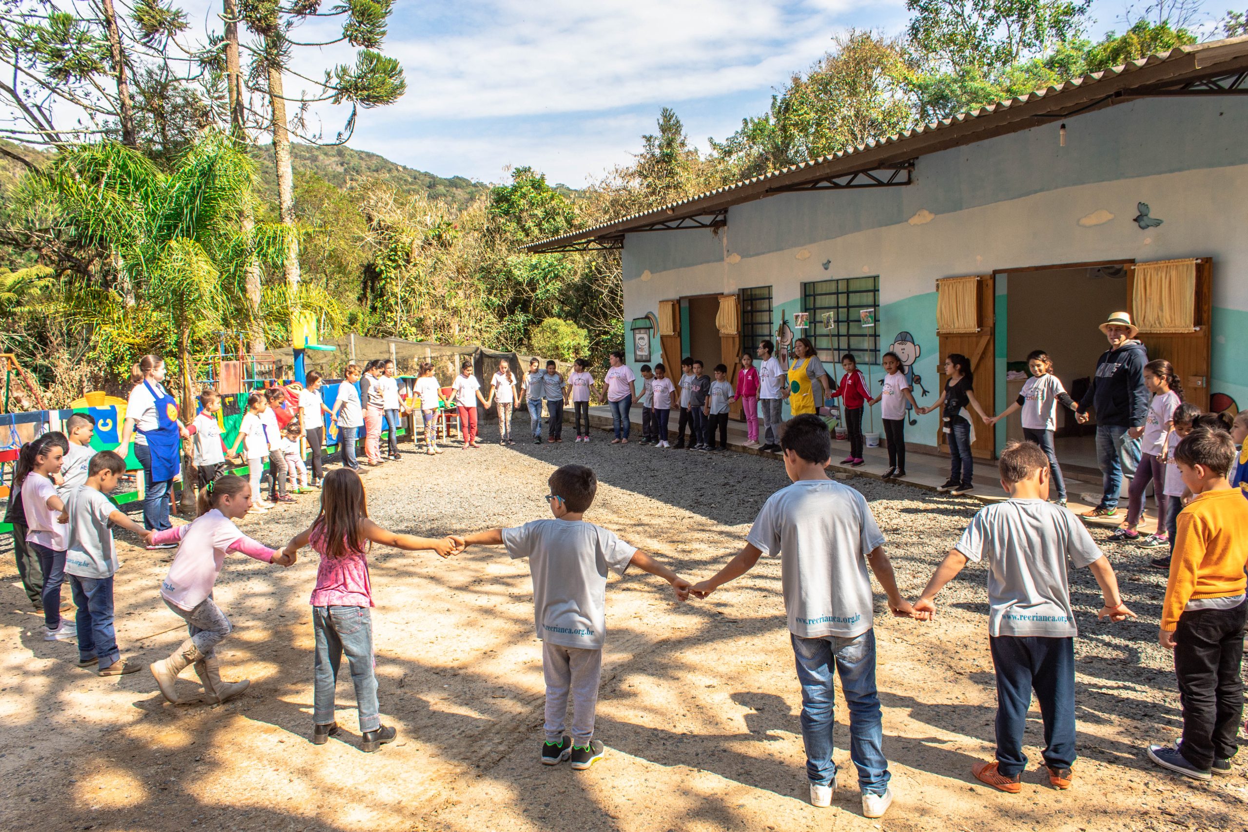 Instituição Movimento Recriança recebe apoio da Cocel
