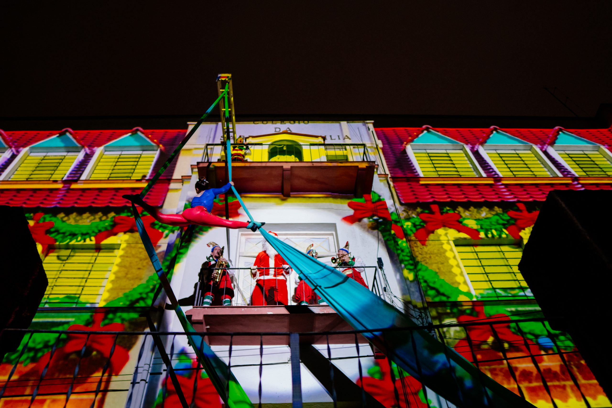 Primeiro final de semana das apresentações da “Energia do Natal” lotou a Praça do Colégio Sagrada Família