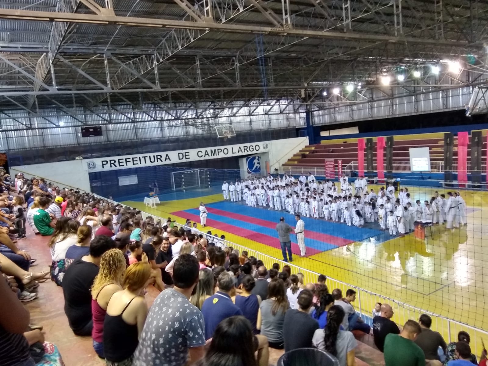 Alunos do projeto “Cocel – a energia do esporte” participam de cerimônia de troca de faixas