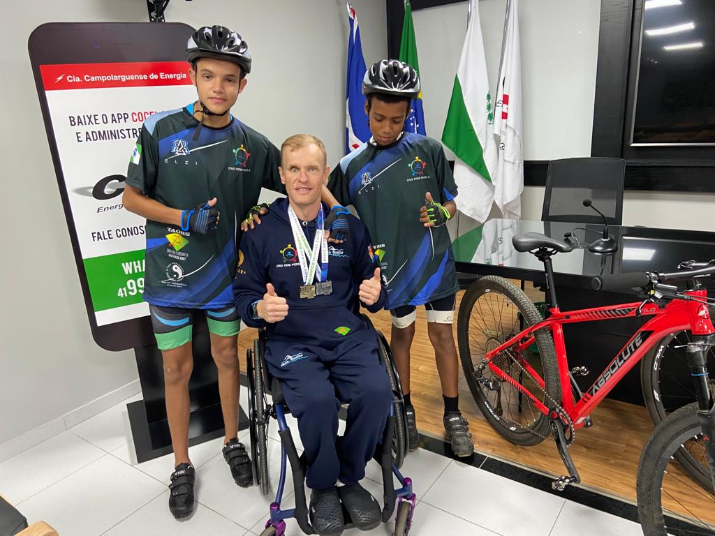 Atleta paralímpico e equipe de mountain bike recebem patrocínio da Cocel