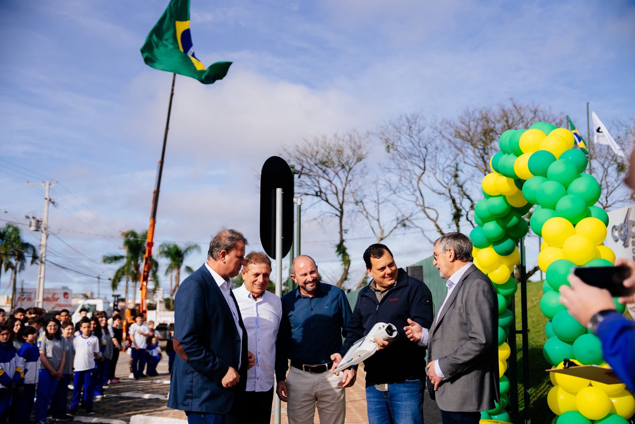 Cocel e Prefeitura iniciam nova etapa de instalação de luminárias led