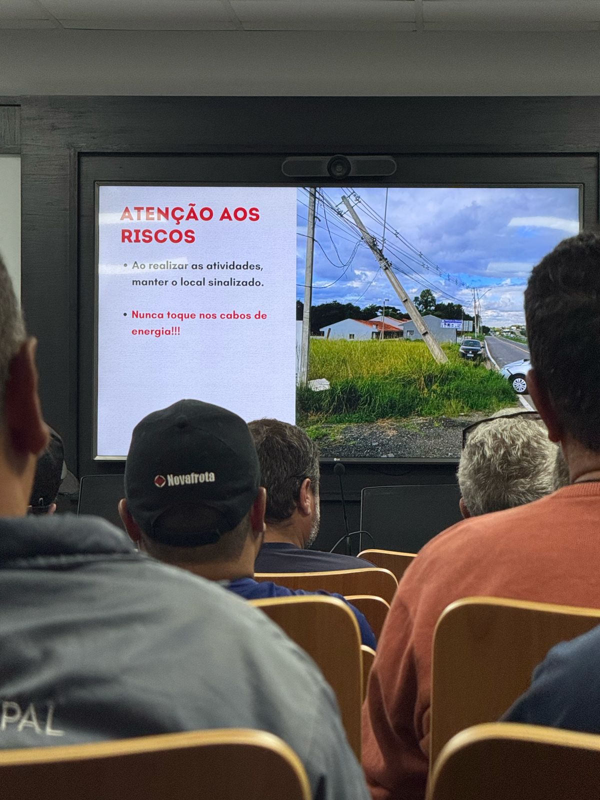 Equipe da Secretaria Municipal de Obras Viárias participa de treinamento